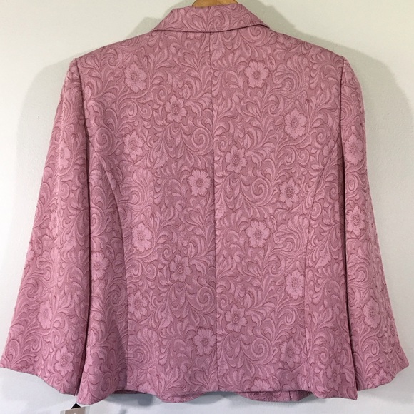 Miss Dorby Floral Jacquard Cropped Blazer. - Picture 2 of 7